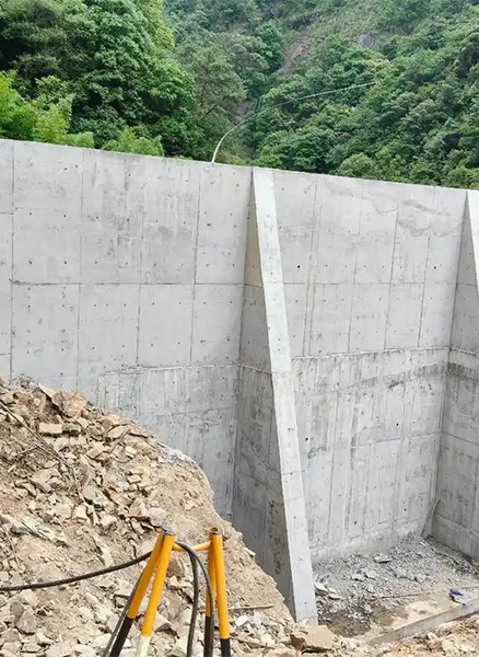 烟台芝罘区重力式挡土墙